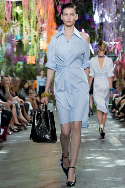 Look 11